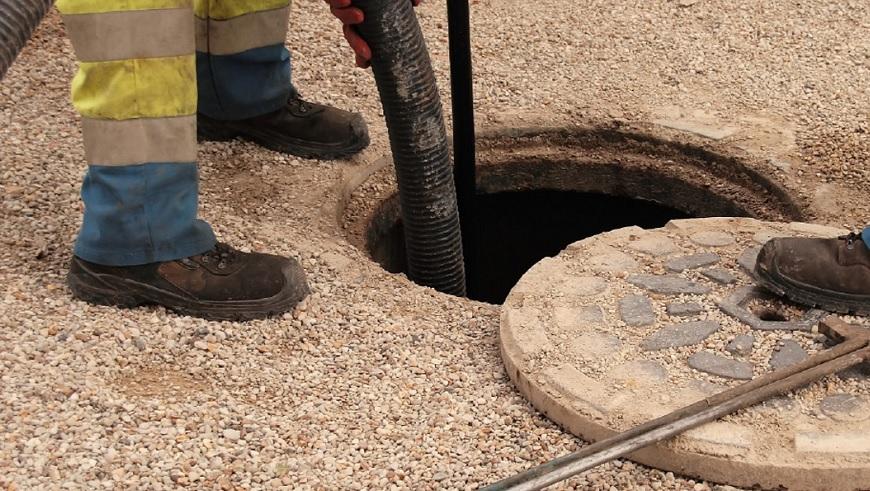 Jet sewer line cleaning services